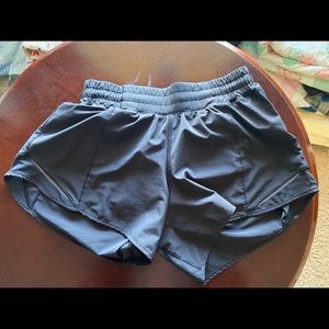 Lululemon hotty hot shorts size 6